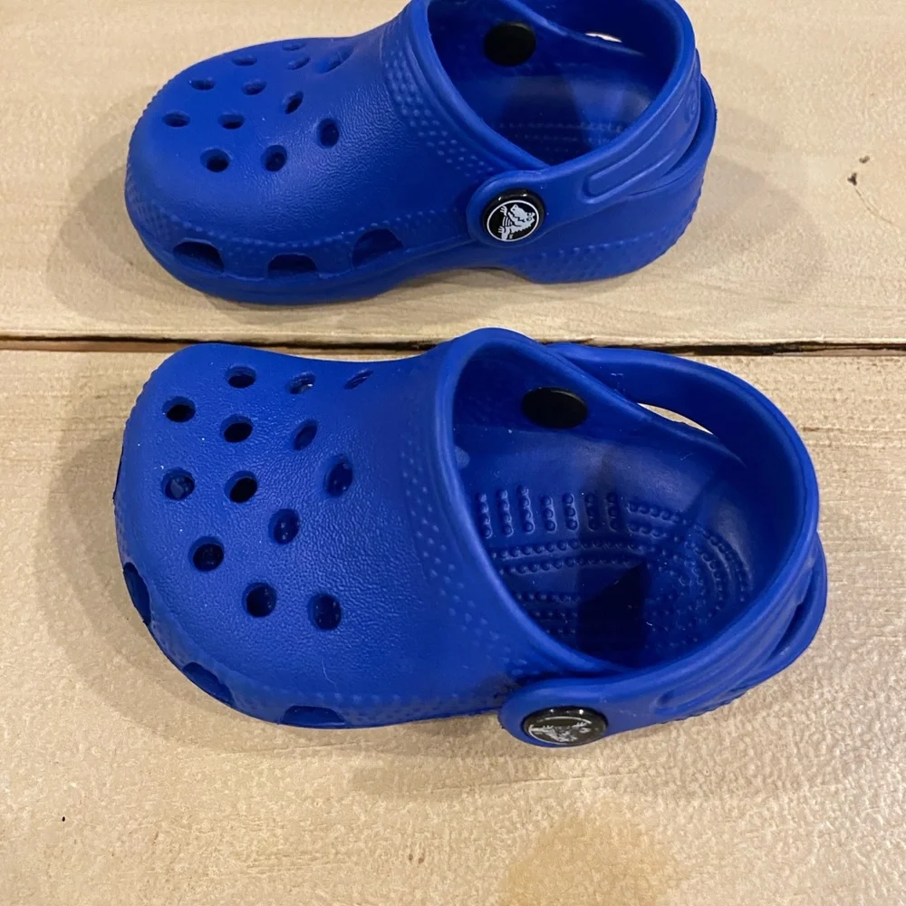 Kids Blue Crocs‎